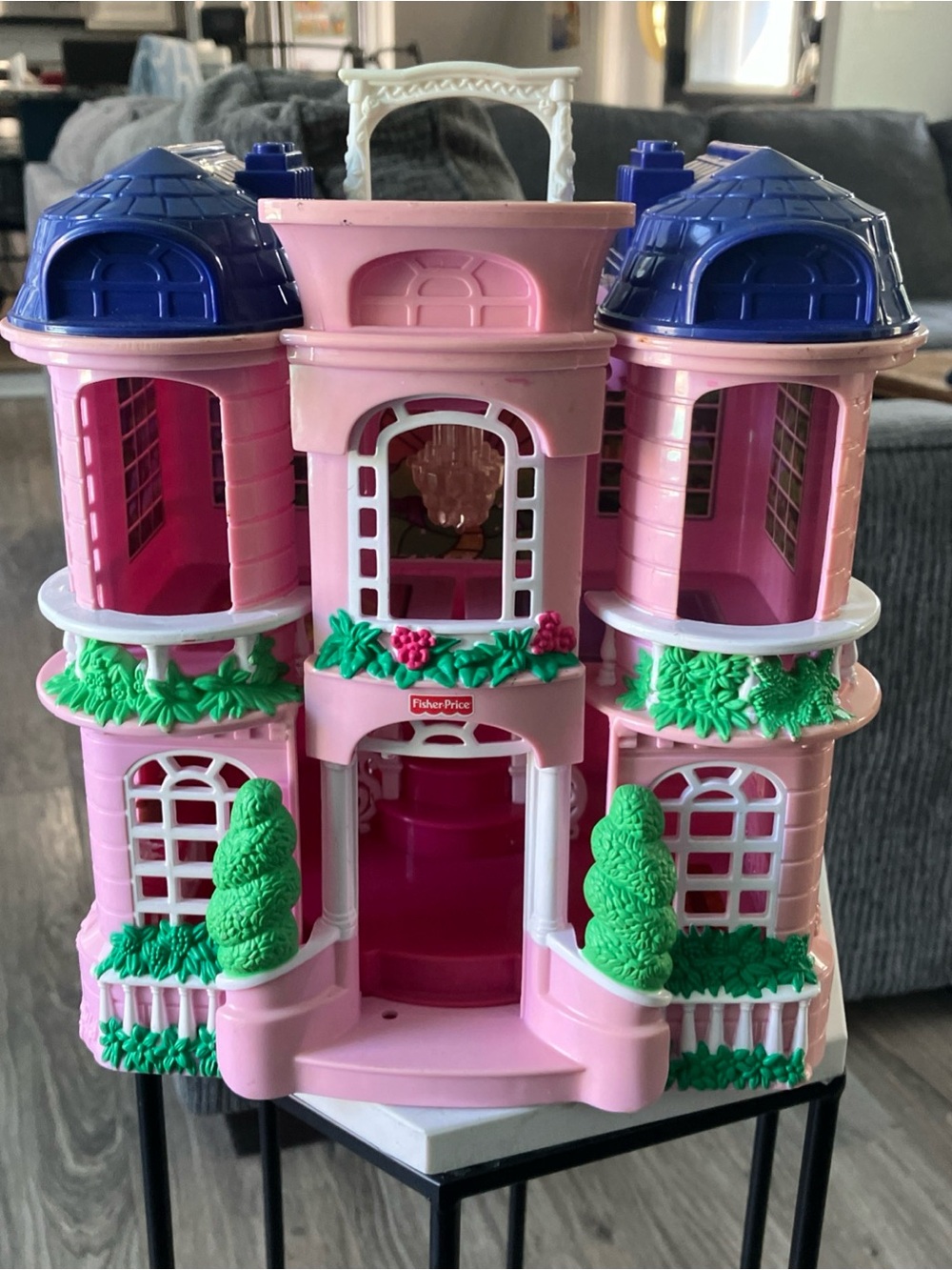 Fisher Price Vintage 2001 Loving Family Sweet Streets Pink Townhouse Dollhouse